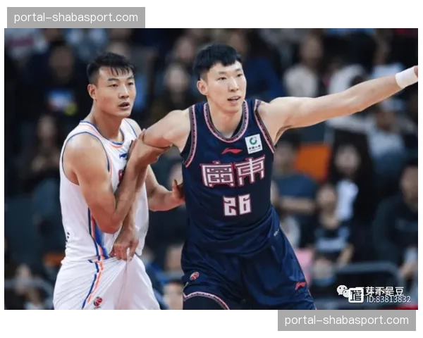 战术板:广东队是如何在最后一攻中为周琦制造出空接机会的