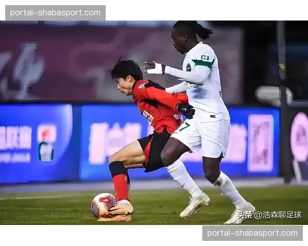 长春亚泰1-0领先浙江，吉列尔梅任意球直接破门